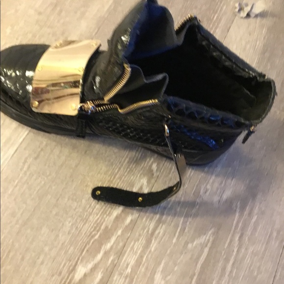 Giuseppe Zanotti Embossed leather Ankle Shoes Size 42 European. $800 - Picture 9 of 13